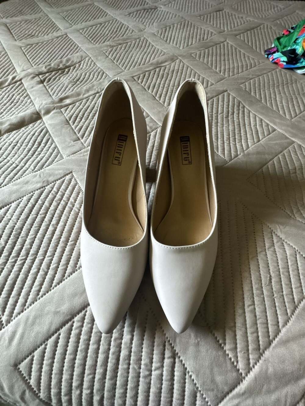 IDIFU Women's Pointed Toe Chunky Block Low Heel Pumps White